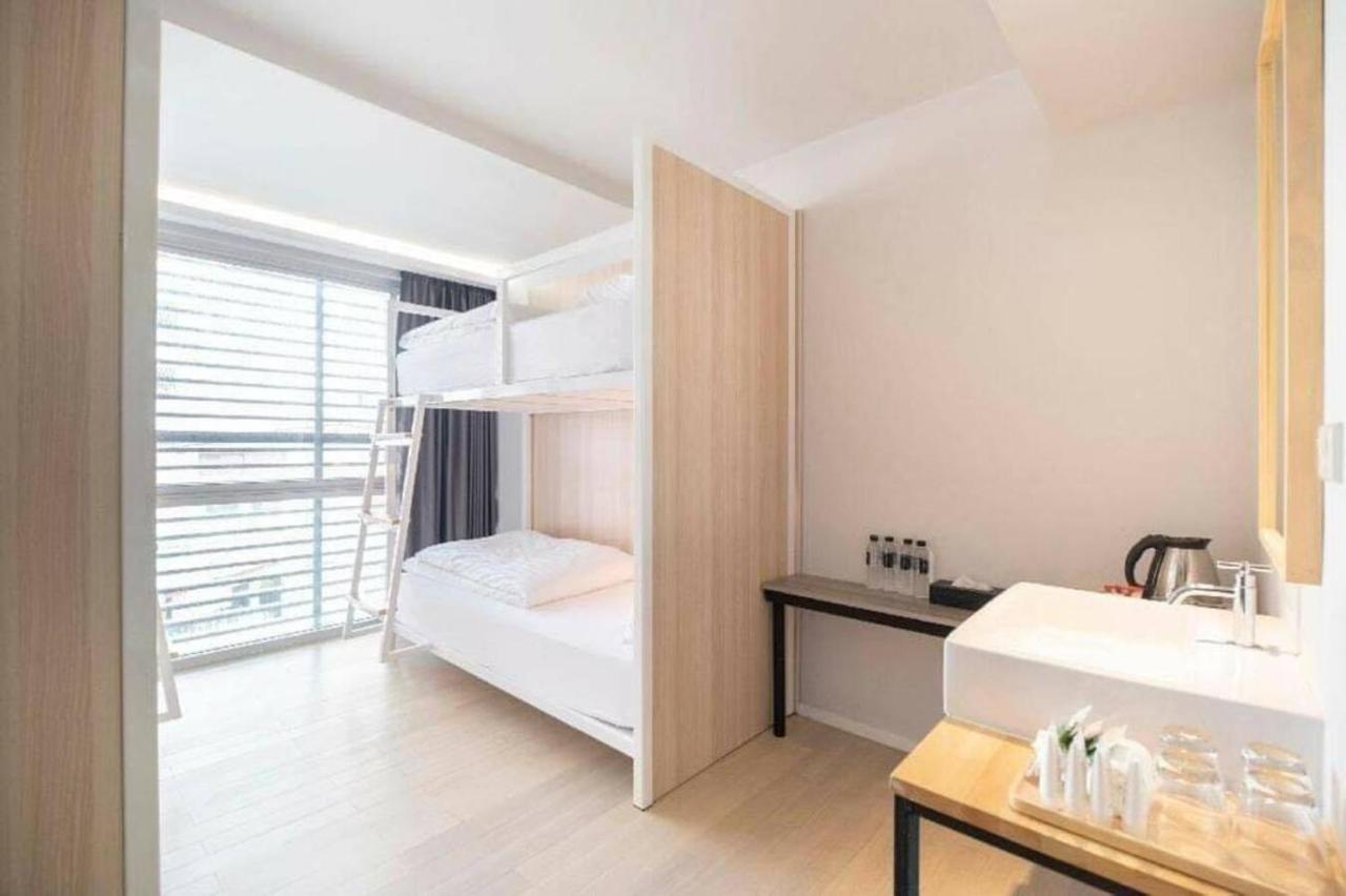 Kitzio House Hotel Huai Kwang Bangkok Extérieur photo
