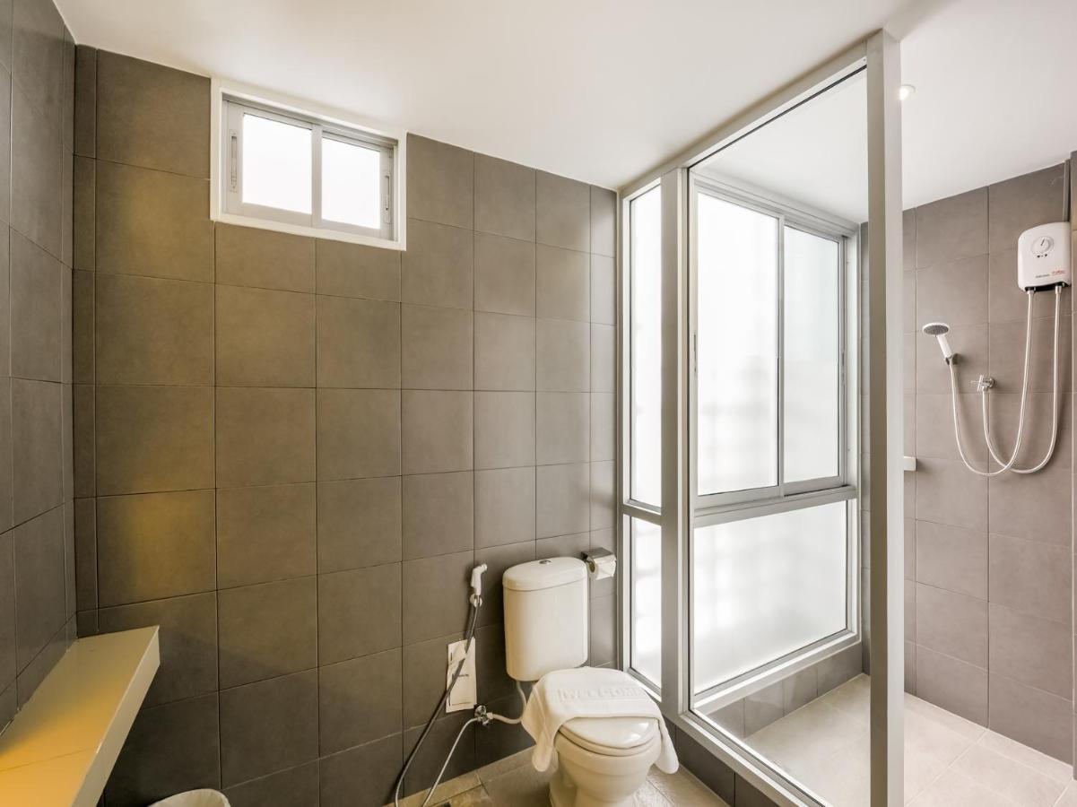 Kitzio House Hotel Huai Kwang Bangkok Extérieur photo